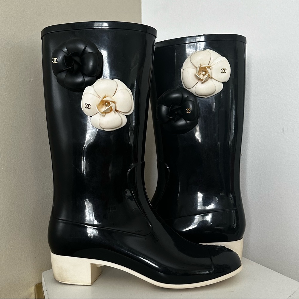 CHANEL Black White Rubber Camellia Rain Boots Sz 10 /40